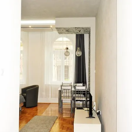 Unique Town Apartment. Clear Comfort. Appartement Boedapest